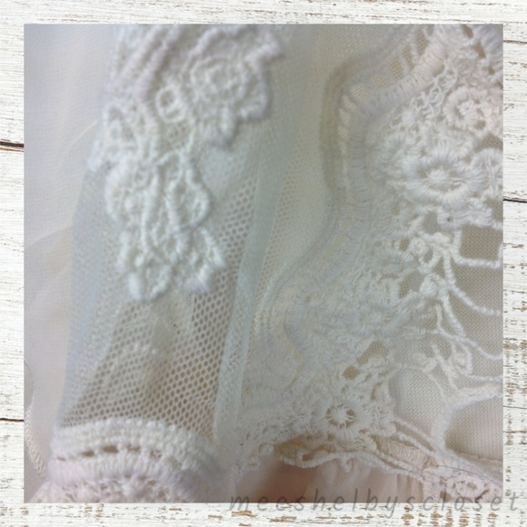 Umgee Ivory Cream Lace Ruffle Flowy Sheer Vest - Picture 6 of 8